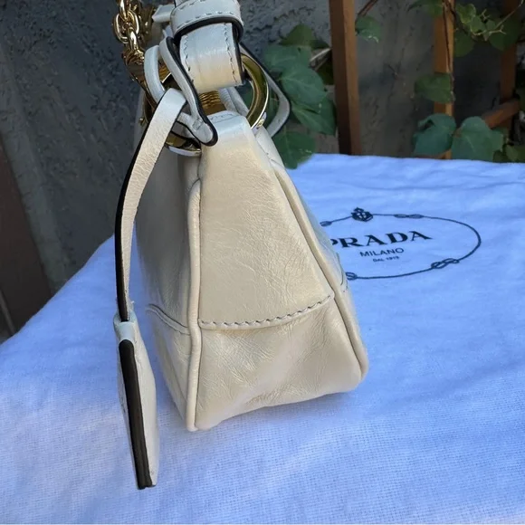 Prada Re-Edition 2002 Medium Leather Shoulder Bag - Picture 11 of 17